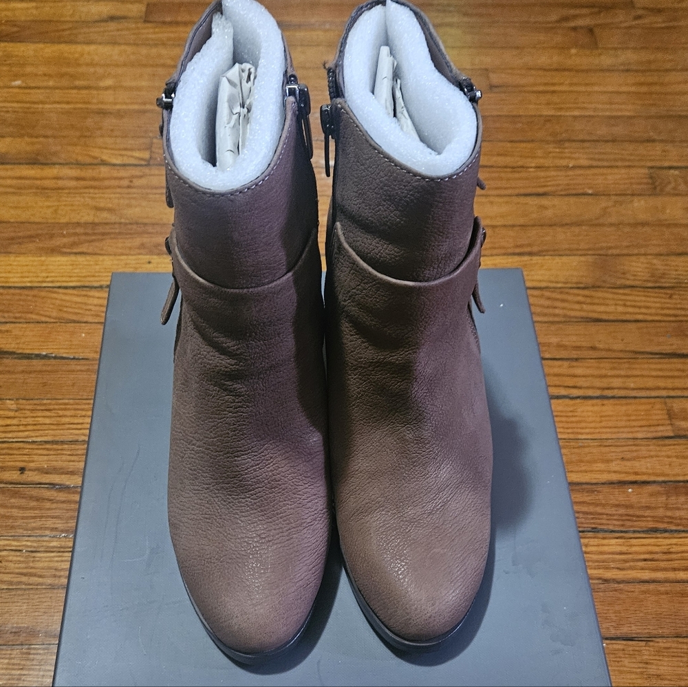 Vince Camuto Hinnegan Brown Ankle Booties - Size 9M